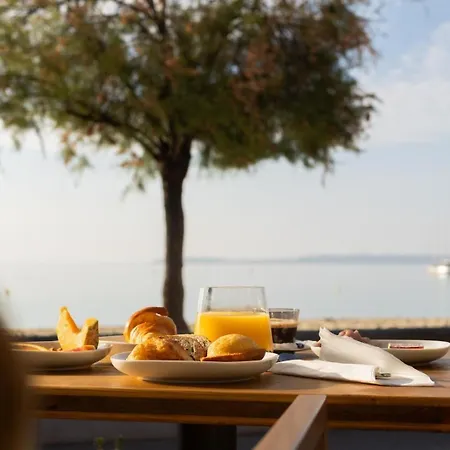 Готель Les Flots Bleus 3*