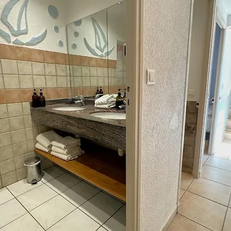 Les Flots Bleus Le Lavandou