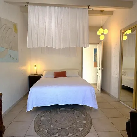 Les Flots Bleus Hotel