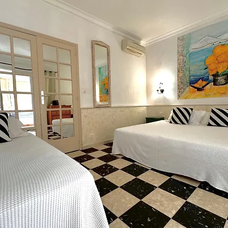 Les Flots Bleus 3* Le Lavandou