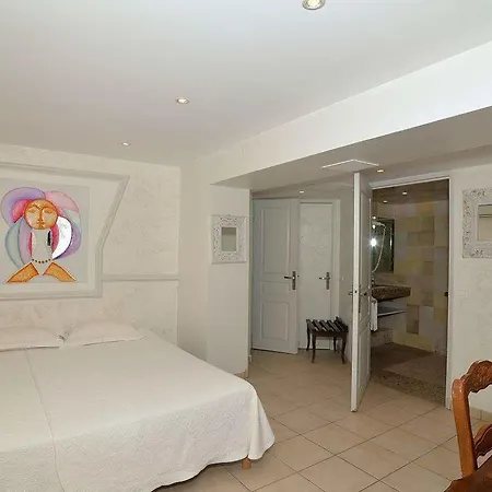 Les Flots Bleus Hotel