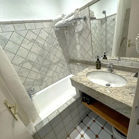 Les Flots Bleus 3* Ле-Лаванду