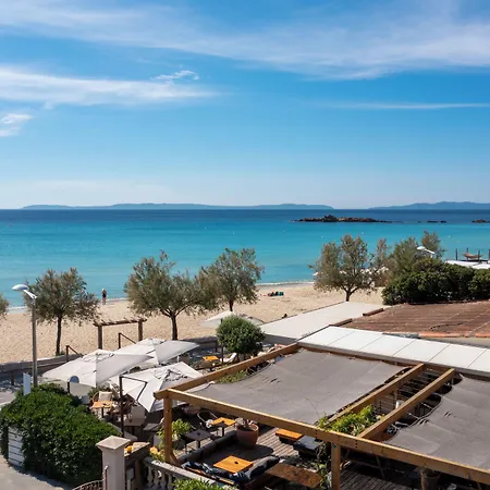 Les Flots Bleus Hotel