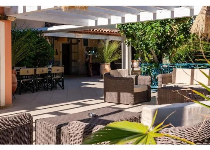 Hotel Les Flots Bleus Le Lavandou