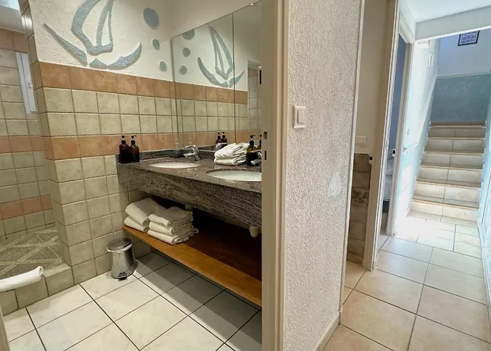 Les Flots Bleus Le Lavandou