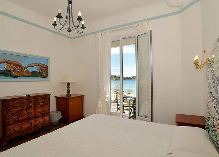 Hotel Les Flots Bleus 3*