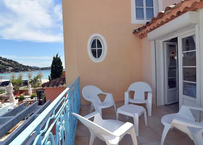 Hotel Les Flots Bleus Le Lavandou