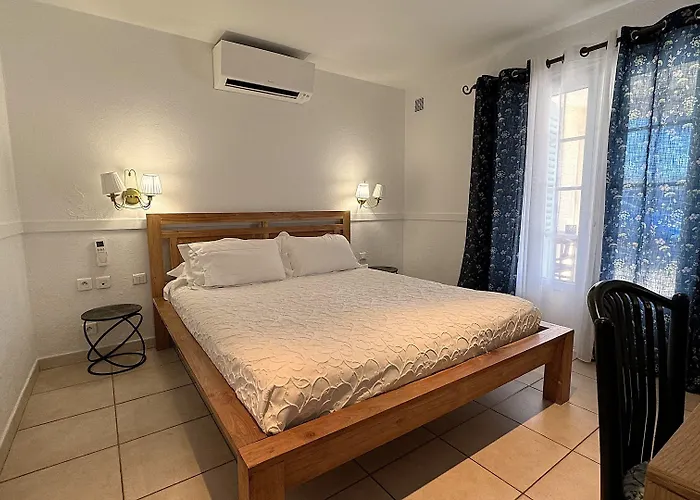 Les Flots Bleus Hotel