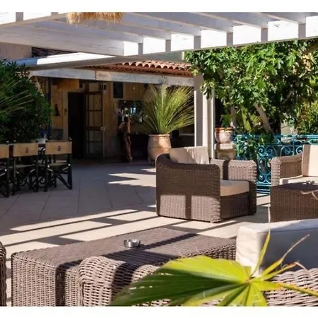 Hotel Les Flots Bleus Le Lavandou