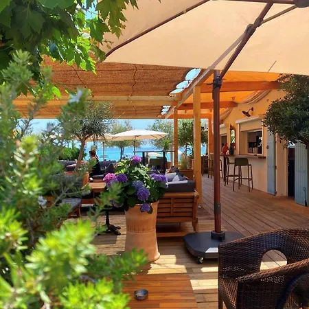 Hotel Les Flots Bleus 3*