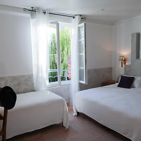 Les Flots Bleus 3* Le Lavandou