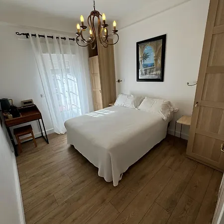 Hotel Les Flots Bleus 3*