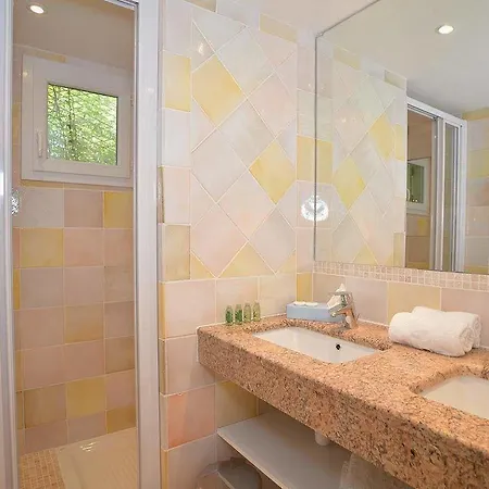 Les Flots Bleus Le Lavandou