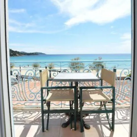 Hotel Les Flots Bleus 3*