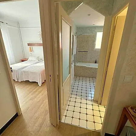 Les Flots Bleus Hotel