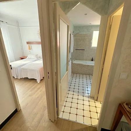Les Flots Bleus Otel 3*