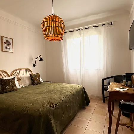 Otel Les Flots Bleus 3*