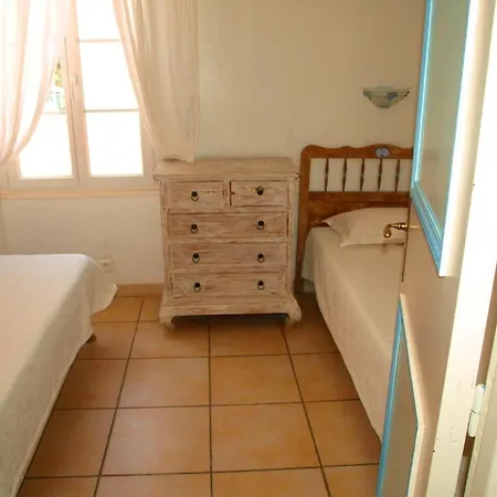 Ξενοδοχείο Les Flots Bleus 3*