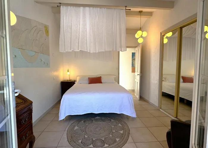 Les Flots Bleus Hotel