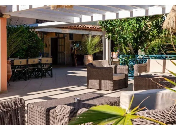 Les Flots Bleus מלון