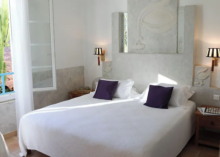 Hotel Les Flots Bleus 3*