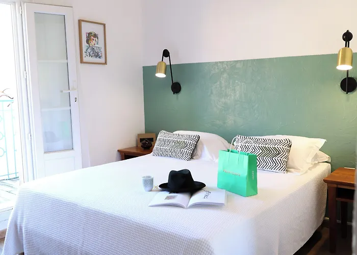 Les Flots Bleus לה לבאנדו