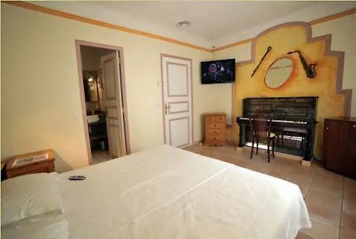 Les Flots Bleus מלון לה לבאנדו